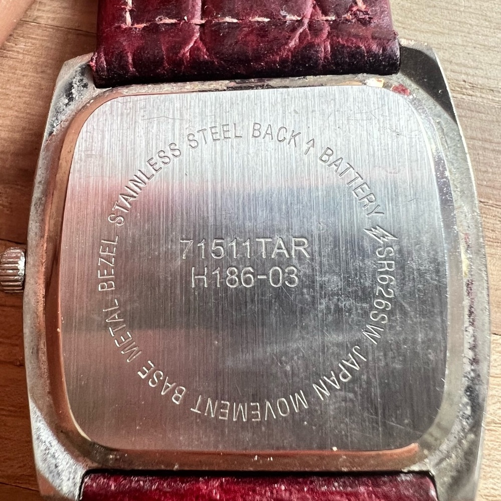 Unbranded Rectangular Red Dial Black Leather Watc… - image 4